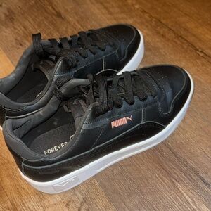 Brand new women’s black puma platform sneakers